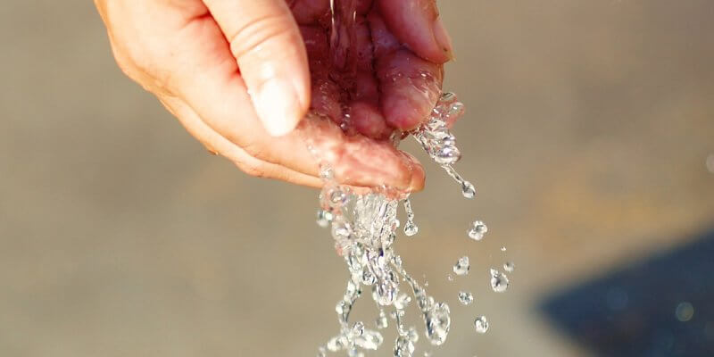 Como saber se a água é limpa e própria para consumo?